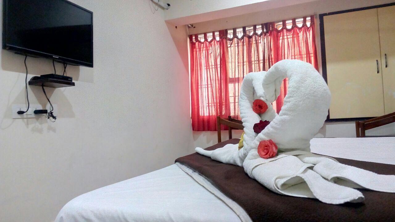Hotel Nithin Krishna Tirupati Bagian luar foto