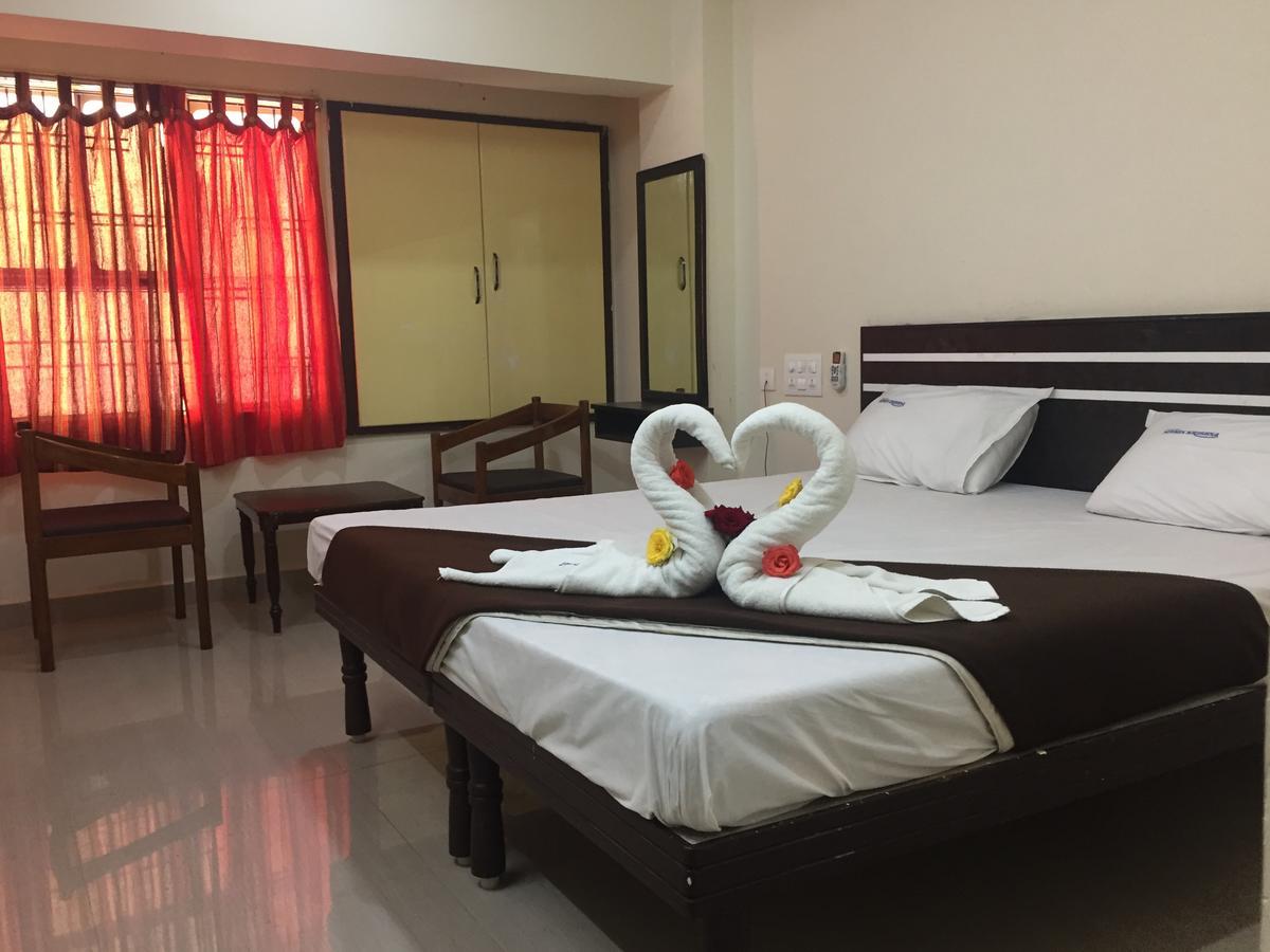 Hotel Nithin Krishna Tirupati Bagian luar foto