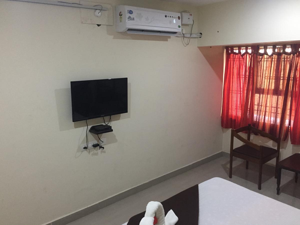 Hotel Nithin Krishna Tirupati Bagian luar foto