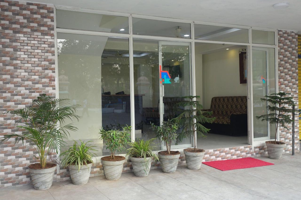 Hotel Nithin Krishna Tirupati Bagian luar foto