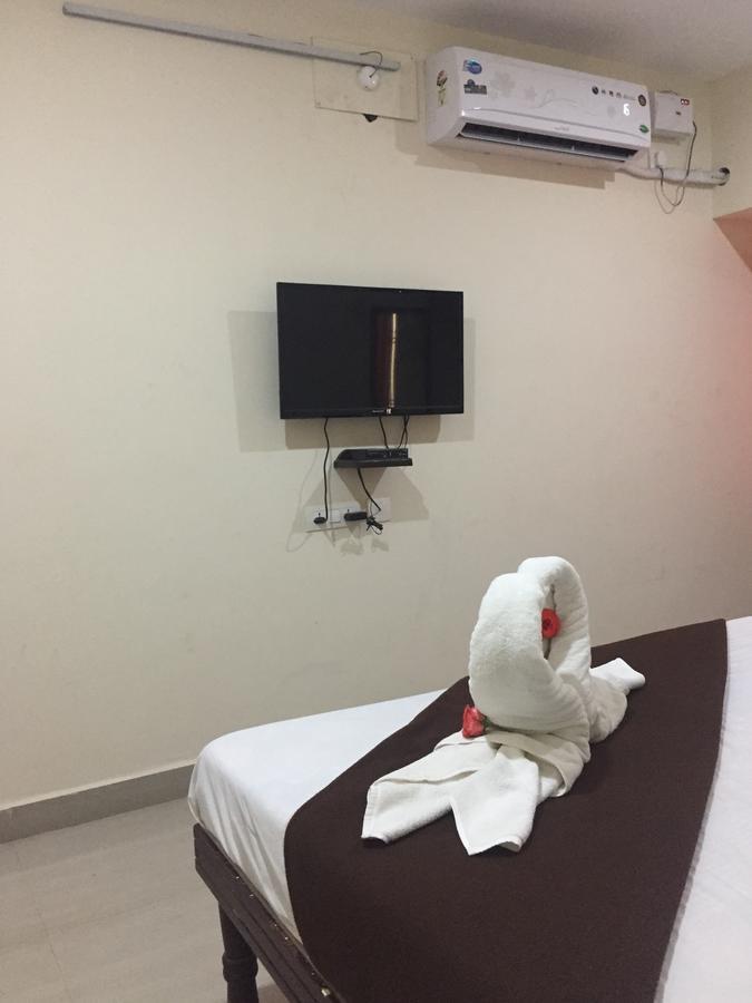 Hotel Nithin Krishna Tirupati Bagian luar foto