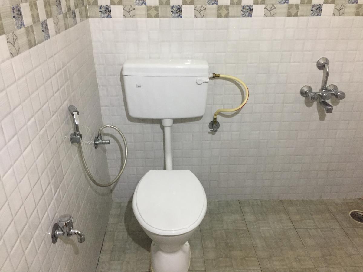 Hotel Nithin Krishna Tirupati Bagian luar foto