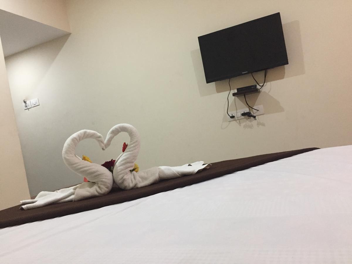 Hotel Nithin Krishna Tirupati Bagian luar foto