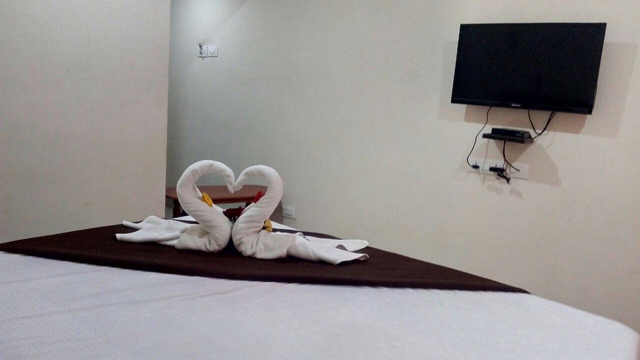 Hotel Nithin Krishna Tirupati Bagian luar foto