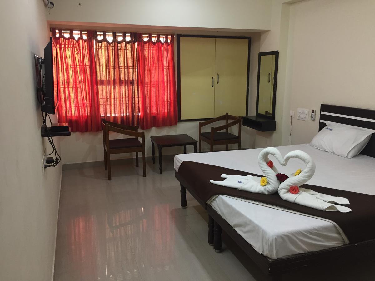 Hotel Nithin Krishna Tirupati Bagian luar foto