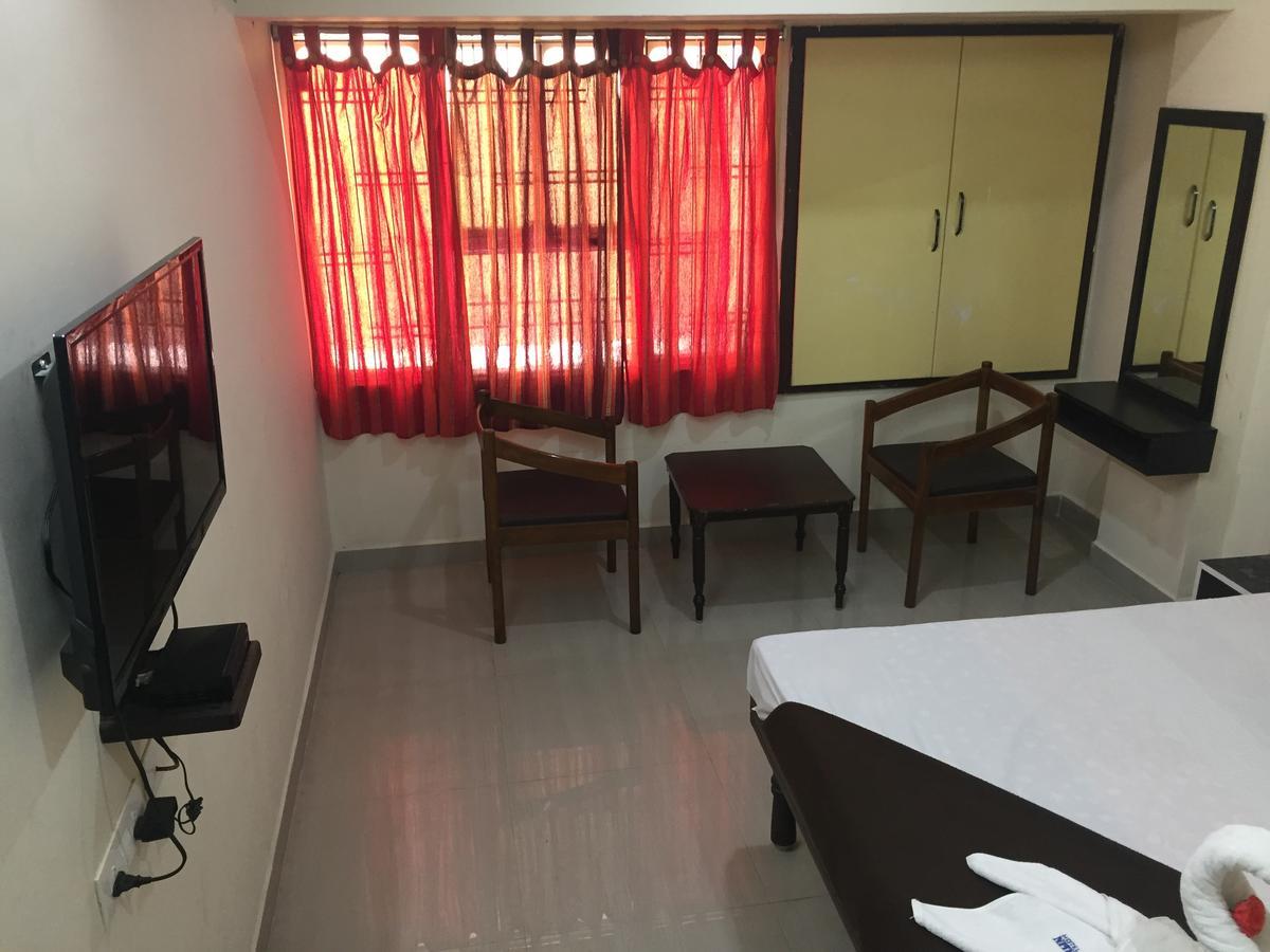 Hotel Nithin Krishna Tirupati Bagian luar foto