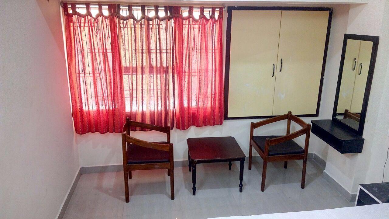 Hotel Nithin Krishna Tirupati Bagian luar foto