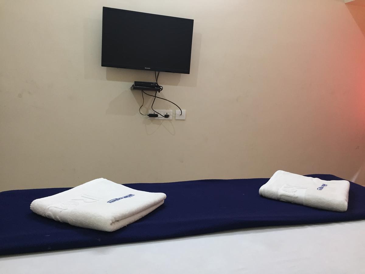 Hotel Nithin Krishna Tirupati Bagian luar foto